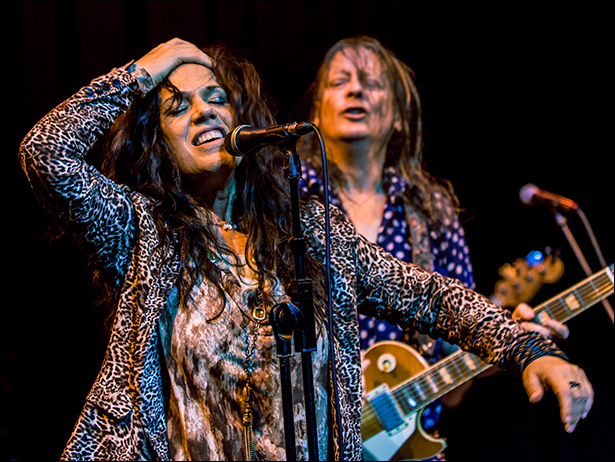 phot of Sari Schorr and Innes Sibum