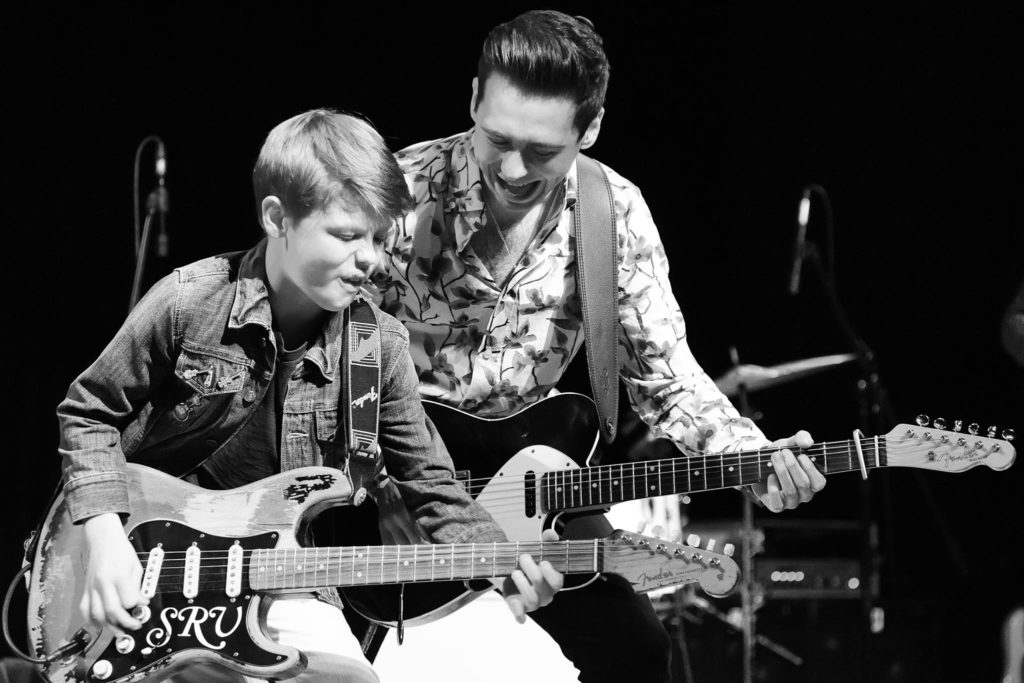 image of UK guitarists Toby Lee and Laurence Jones