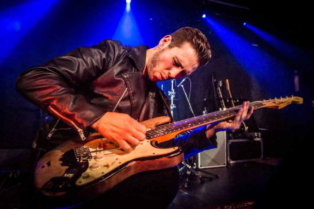 image of Laurence Jones playing guitar