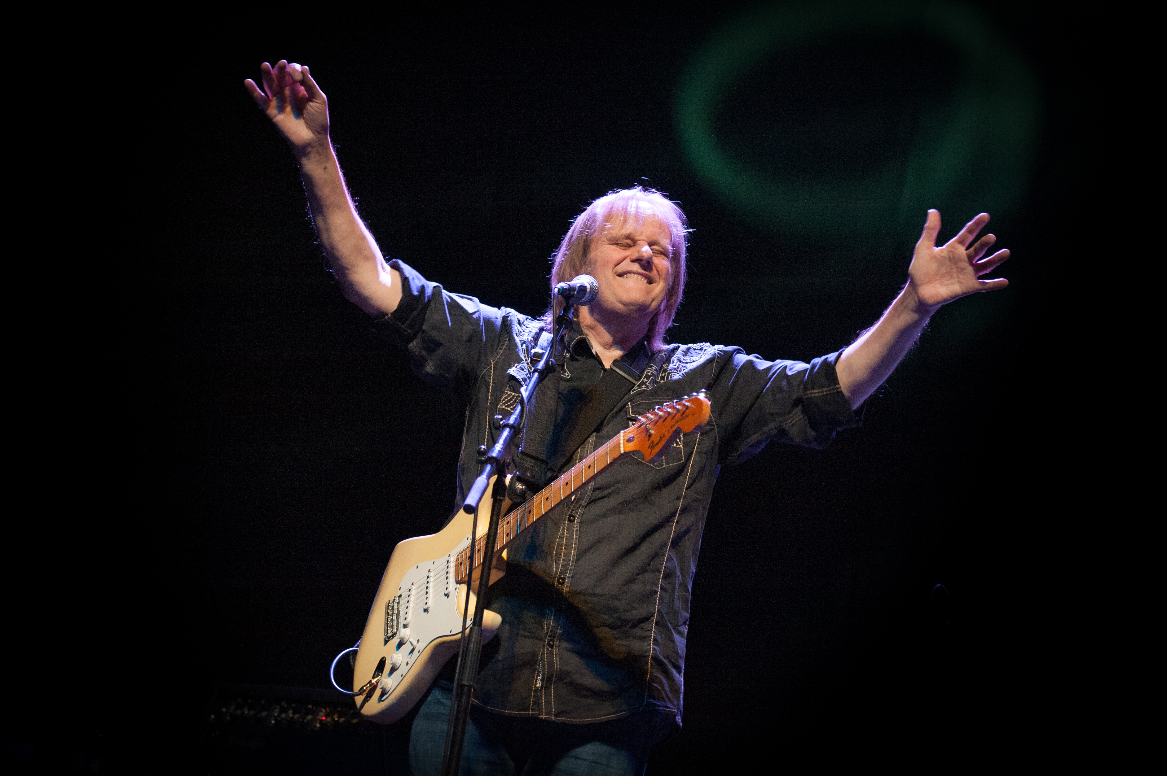 image of Walter Trout by Marco van Rooijen