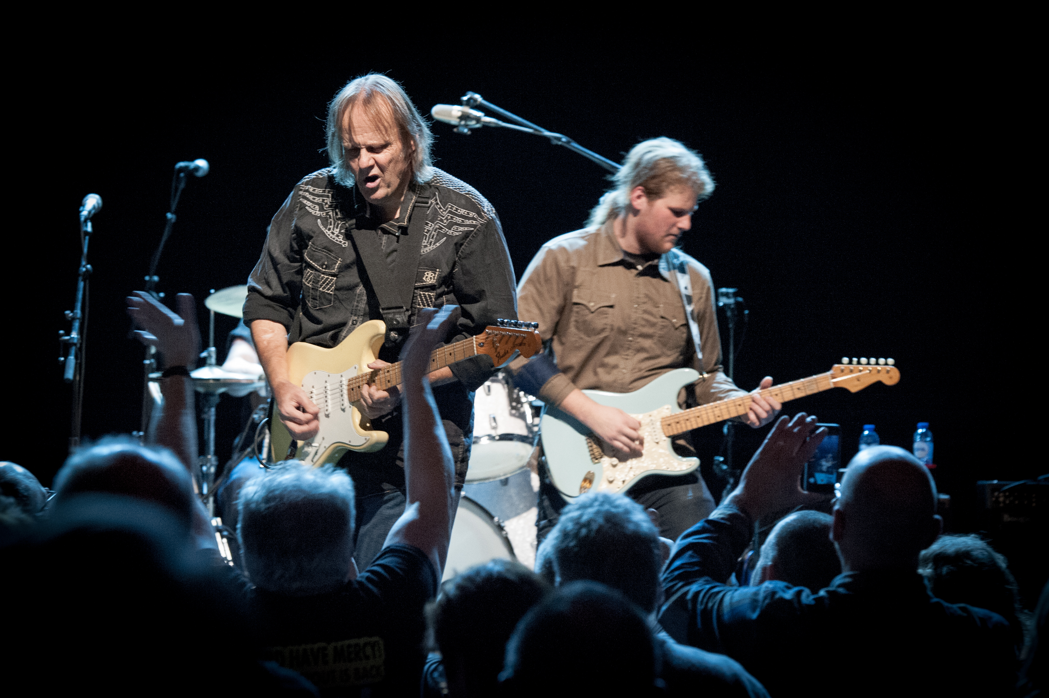 image of Walter Trout on stage by Marco van Rooijen