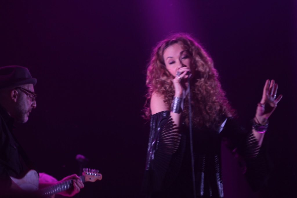 photo of Dana Fuchs by Colin Campbell at Edinburgh Blues & Rock Festival 2018