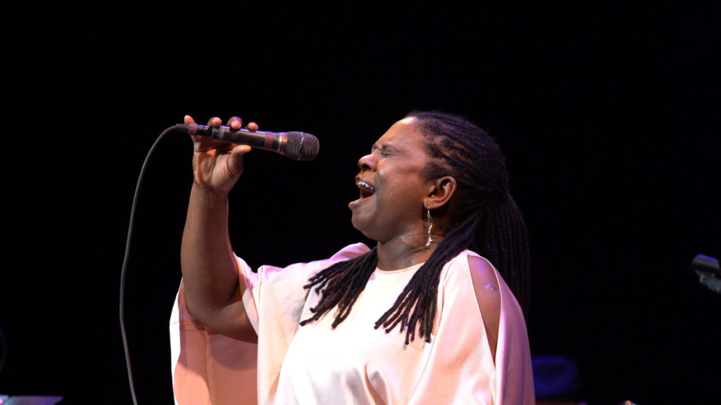 image of ruthie foster singing