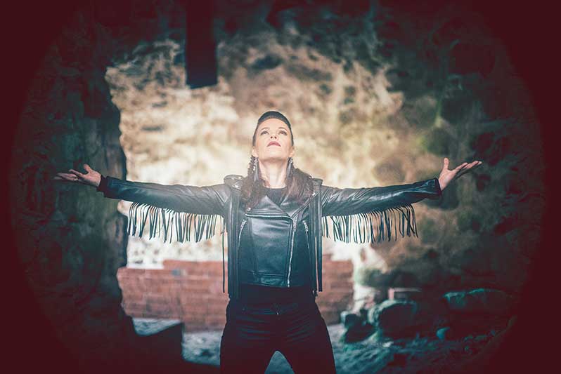 NEW SINGLE & album “WAITING FOR THE DAYLIGHT” out now – Erja Lyytinen